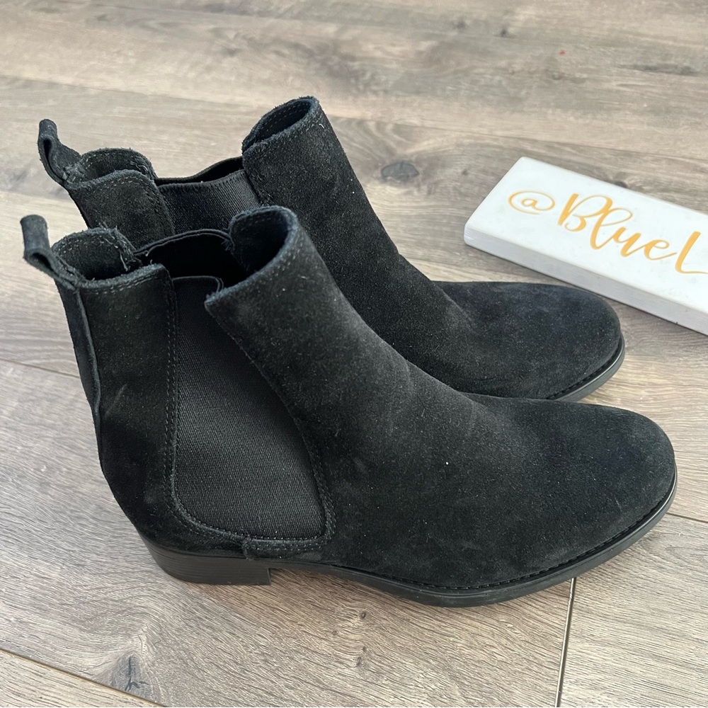 La Canadienne Black Suede Chelsea Boots NWOT - Picture 3 of 9